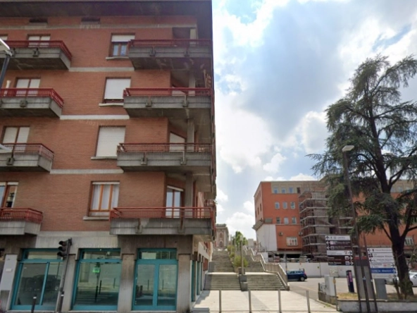 Ampio Negozio, centralissimo