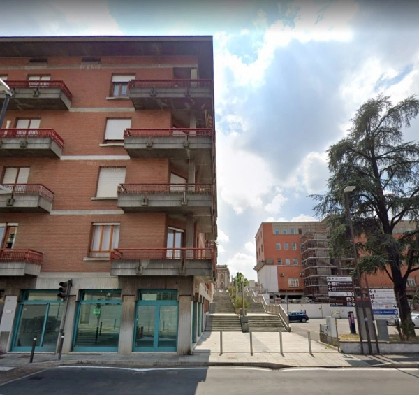 Ampio Negozio, centralissimo