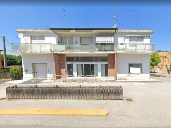 Ampio negozio multiuso