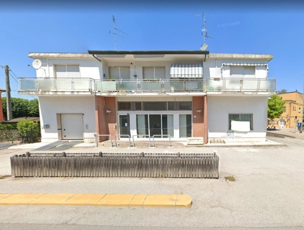 Ampio negozio multiuso