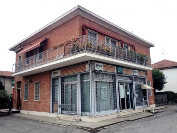 Ampio locale in frazione Scortichino