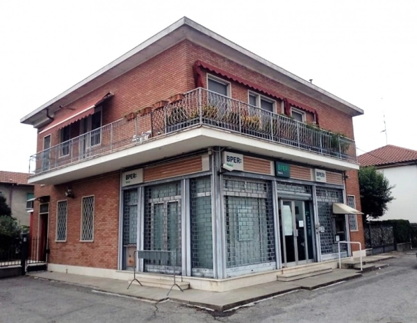 Ampio locale in frazione Scortichino