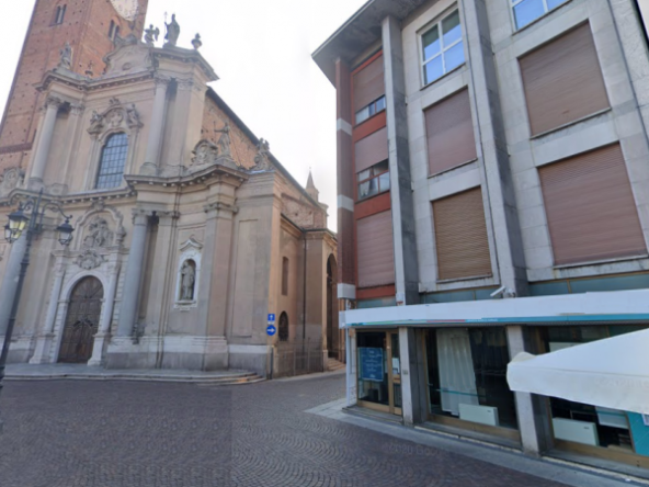 Locale commerciale fronte Duomo