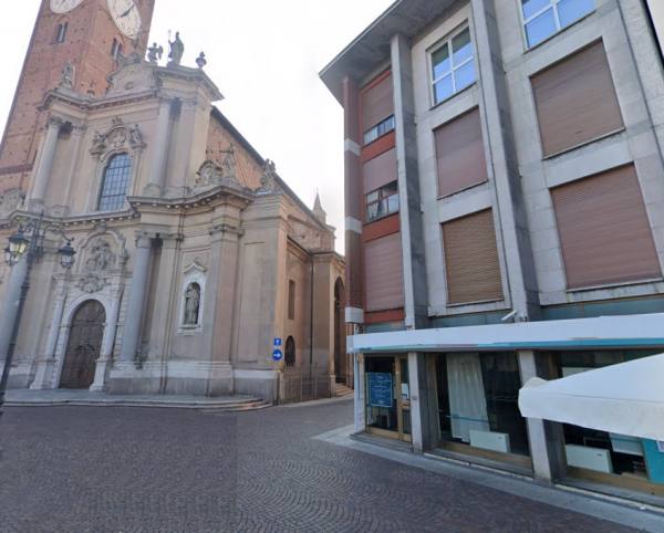 Locale commerciale fronte Duomo