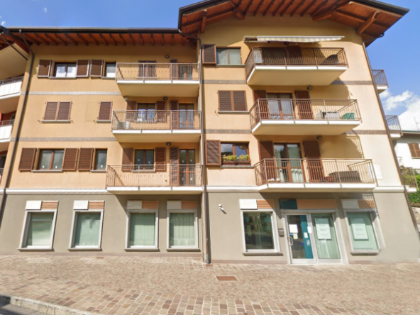 Locale commerciale con vetrine