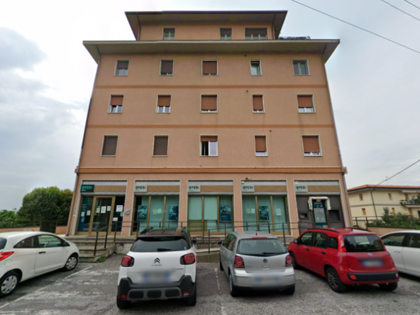 Locale commerciale di grandi dimensioni