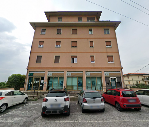 Locale commerciale di grandi dimensioni