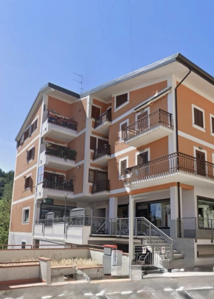 Locale Commerciale e garage