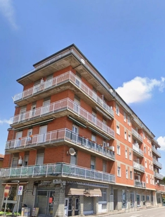 Locale commerciale con vetrine
