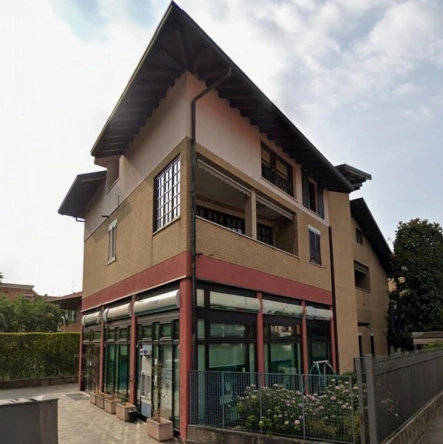 Grande Locale commerciale con vetrine