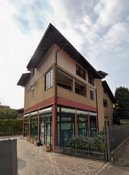Grande Locale commerciale con vetrine