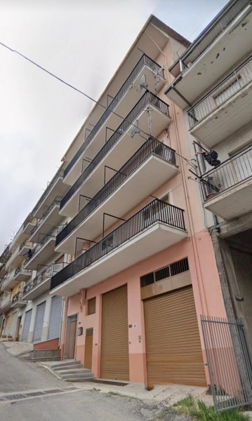 Ampio e luminoso appartamento con balcone