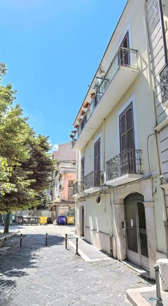 Ufficio di grandi dimensioni in palazzo d'epoca